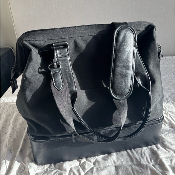 Beis Convertable Mini Weekender Like New - Picture 2 of 6